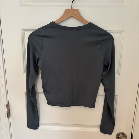 Hollister Soft Stretch Seamless Fabric Long-Sleeve Crew Top - sz M - Picture 3 of 4